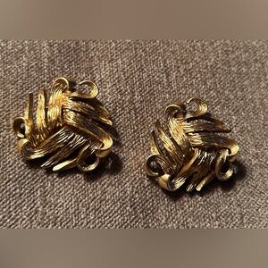 Vtg Oscar de La Renta Gold Tone Ribbon Clip On Earrings